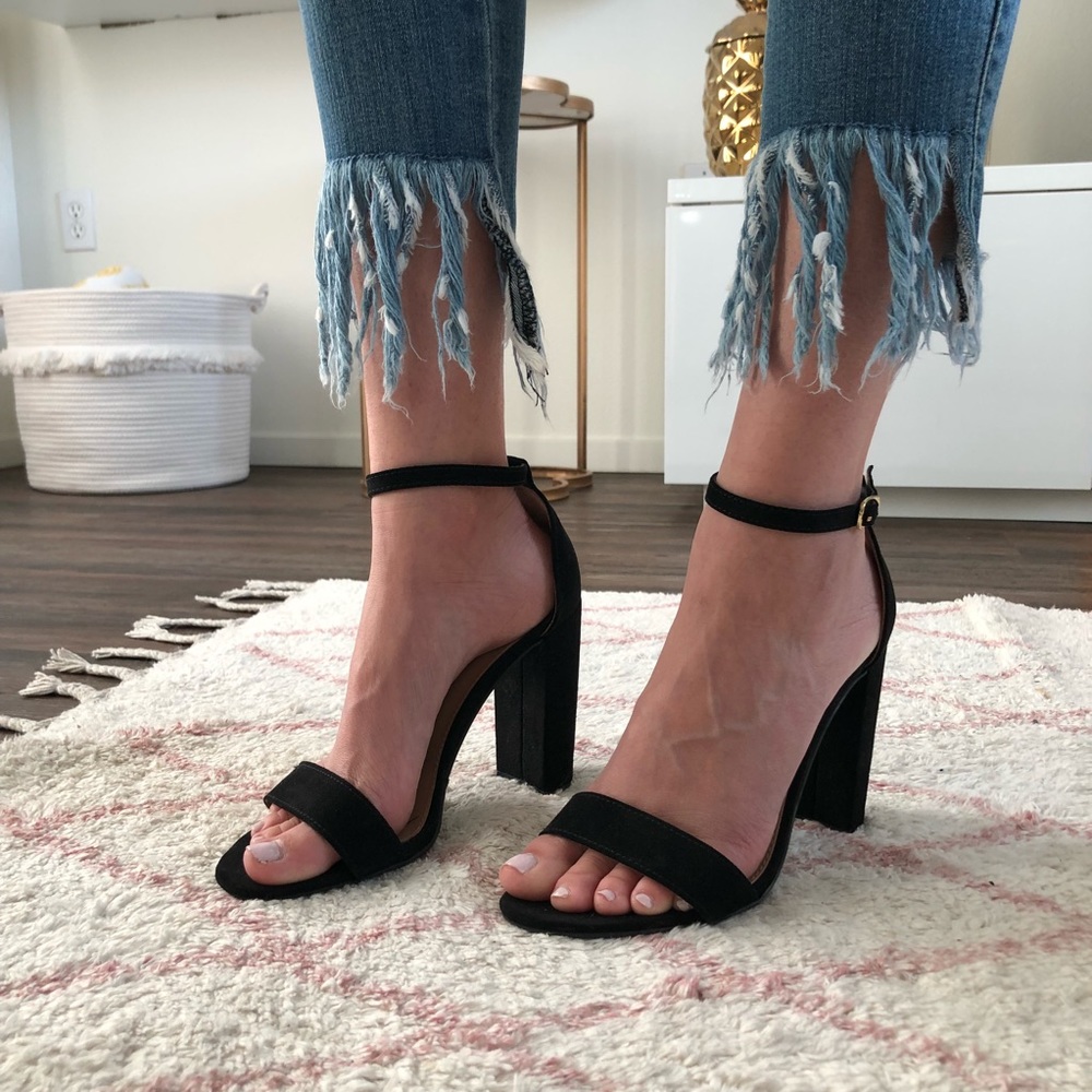 ✨ Final Price- Frayed Hem Jeans - Picture 2 of 3